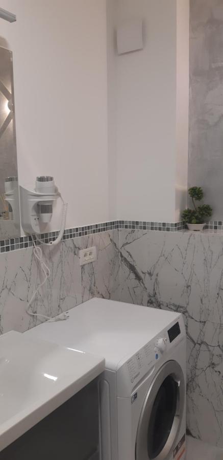 Aqua West Apartment Free Parking- Self Check-In オラデア エクステリア 写真