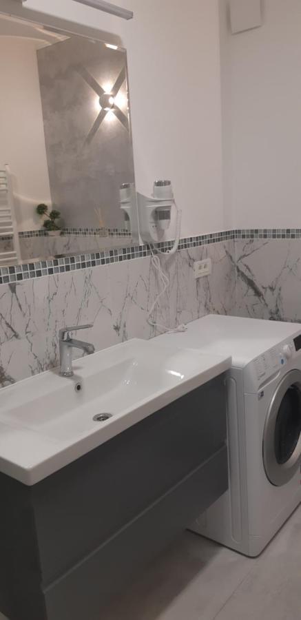 Aqua West Apartment Free Parking- Self Check-In オラデア エクステリア 写真