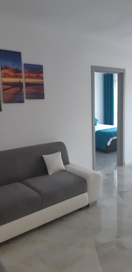 Aqua West Apartment Free Parking- Self Check-In オラデア エクステリア 写真